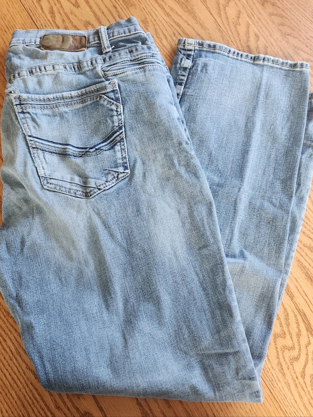 28 BKE Tyler Straight leg Light Wash Distressed Men’s Jeans - Stretch Sz 38x32